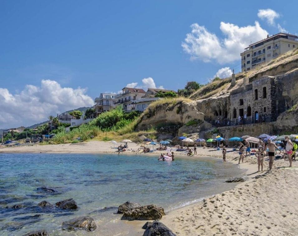 Casa Di Giorgio-Fronte Spiaggia Pizzo  Eksteriør billede
