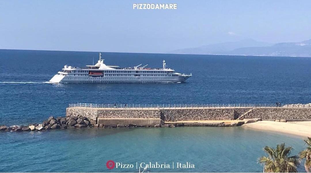 Casa Di Giorgio-Fronte Spiaggia Pizzo  Eksteriør billede